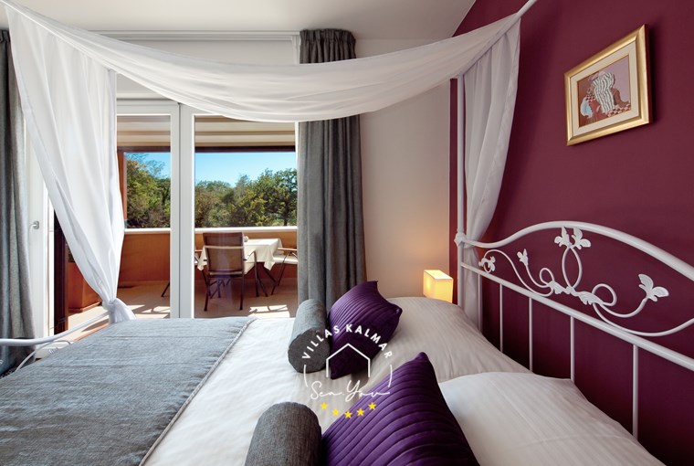 Luxurious bedroom inspired by Santo Spirito – Villa Vlastelini I in Istria