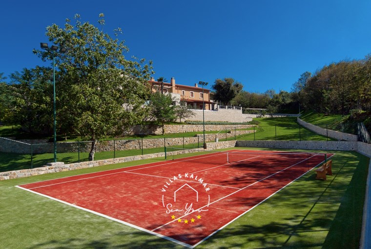 Villa Vlastelini I in Labin-Rabac, private illuminated tennis court