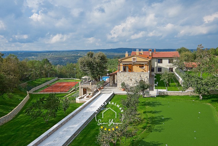 Historic stone villa on a private rural estate in eastern Istria