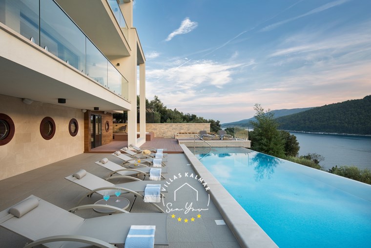 Villa Vlastelini II – Luxury seafront villa with panoramic sea views in Duga Luka
