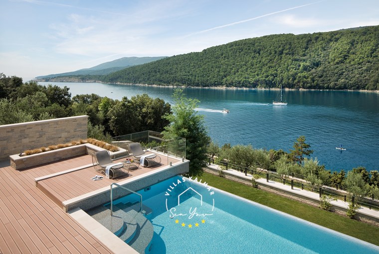 Heated infinity pool with Adriatic views – Villa Vlastelini II, Istria