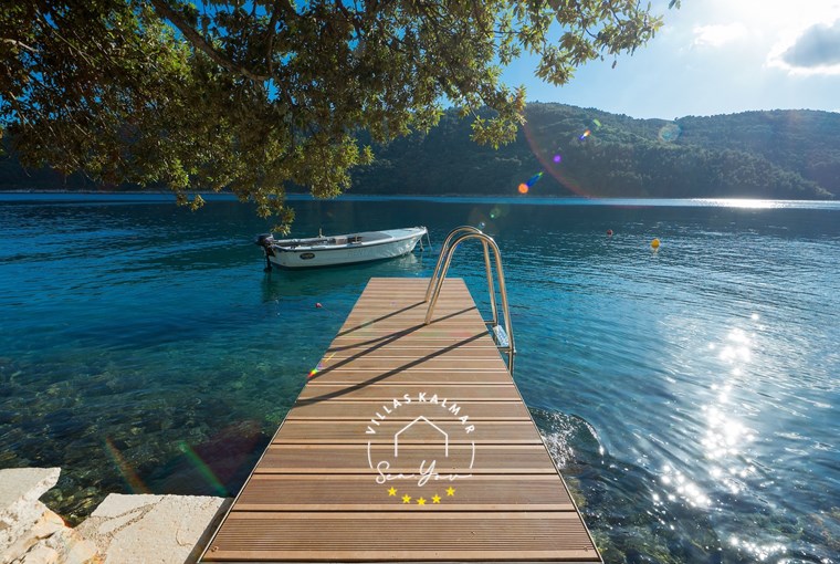 Private sunbathing pontoon with direct sea access – Villa Vlastelini II