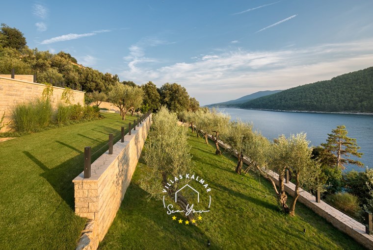 Mediterranean garden with stone terraces overlooking the sea – Villa Vlastelini II
