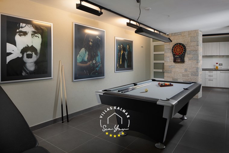 Entertainment room with billiards – Villa Vlastelini II