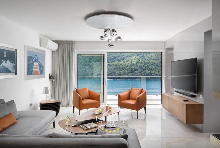 Elegant living room with floor-to-ceiling sea views – Villa Vlastelini II