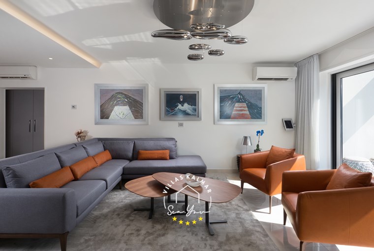 Designer interior with Croatian art – Villa Vlastelini II, Istria