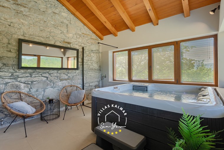 Indoor jacuzzi in Villa Romano in Buzet