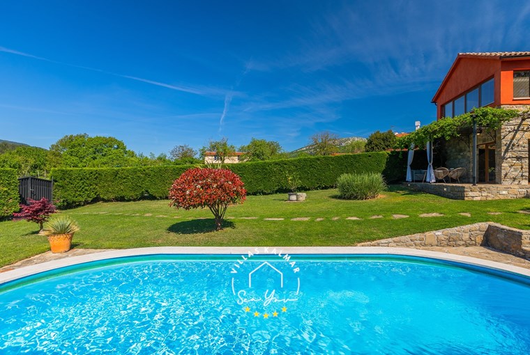 Private pool and green garden of Villa Romano
