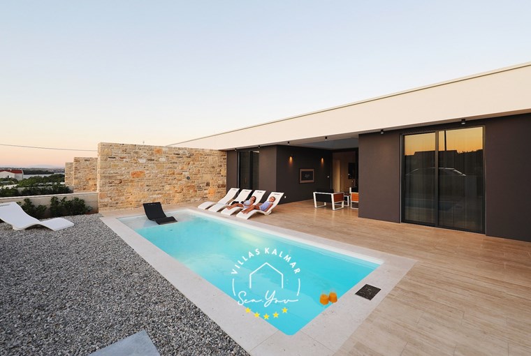 Nice pool area in Villa K3