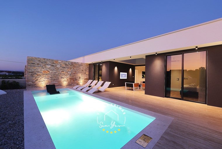 Modern Villa K3 with pool near Zadar