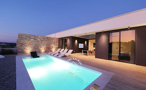 Villa K3 image 1 of 6