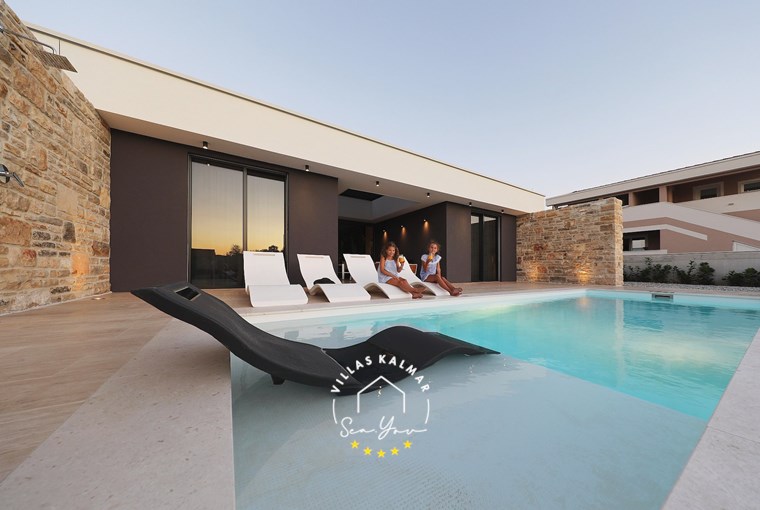 Pool area in Villa K4