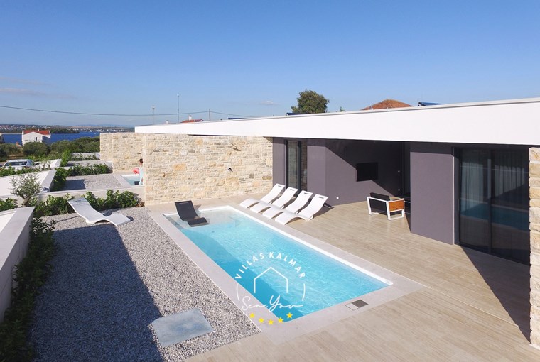 The view of the pool in Villa K4 during daytime