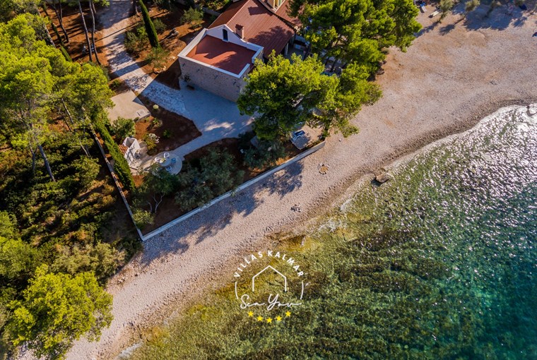Villa mit Garten direkt am Meer
