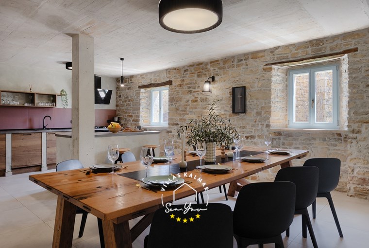 Dining area and kitchen in Villa Casa Jovanin