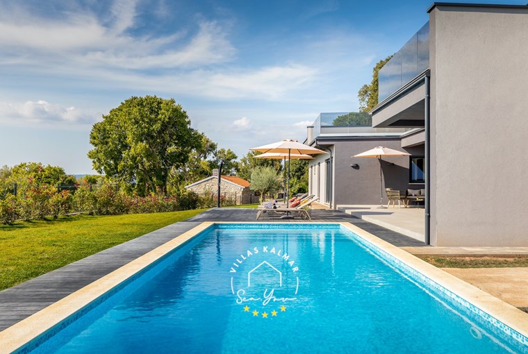 Private pool in the garden of the villa Borealis