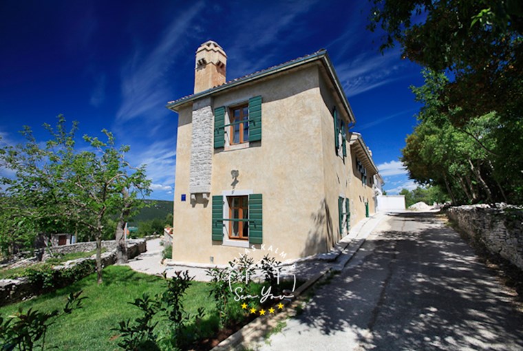 Carefully Maintained Mediterranean Garden – Villa Gelci