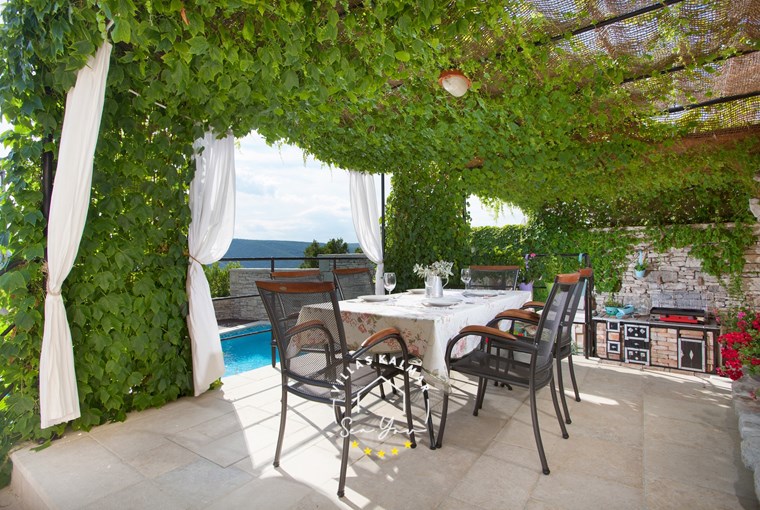 Outdoor Terrace with Covered Dining Area and BBQ – Villa Gelci in Labin-Rabac