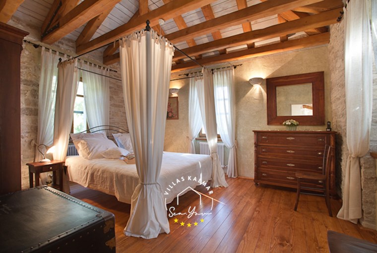 Stylish Double Bedroom with Traditional Details – Villa Gelci
