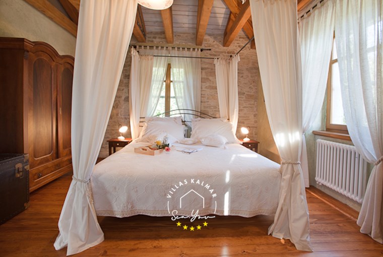 Cozy Bedroom with En Suite Bathroom – Villa with Pool Croatia