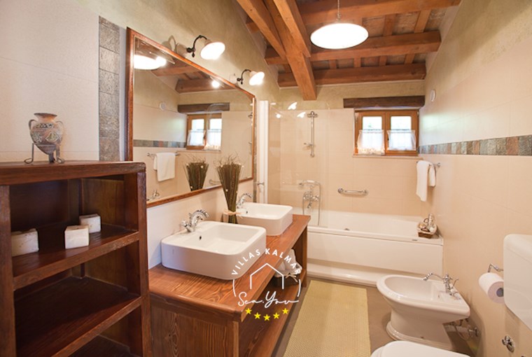 Family Bathroom with Natural Stone Details – Istria Villa