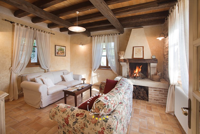 Spacious Living Room with Rustic Design and Garden Access