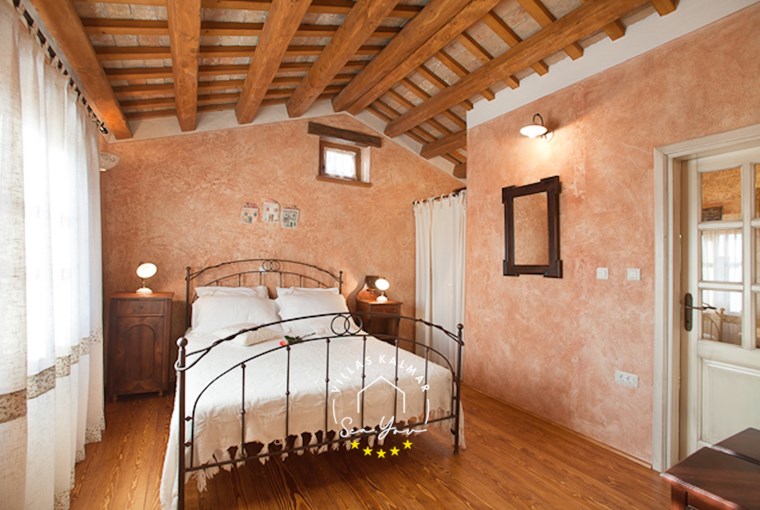 Comfortable Bedroom with Garden View – Family Villa in Istria