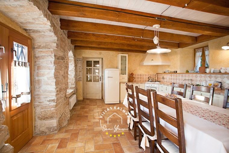 Fully Equipped Kitchen with Dining Area – Villa Gelci Istria