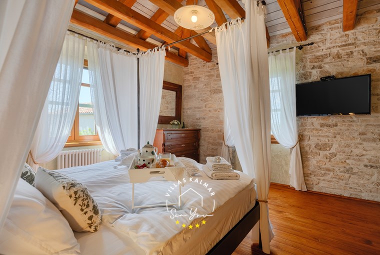 Gemütliches Schlafzimmer mit eigenem Bad – Villa mit Pool Kroatien