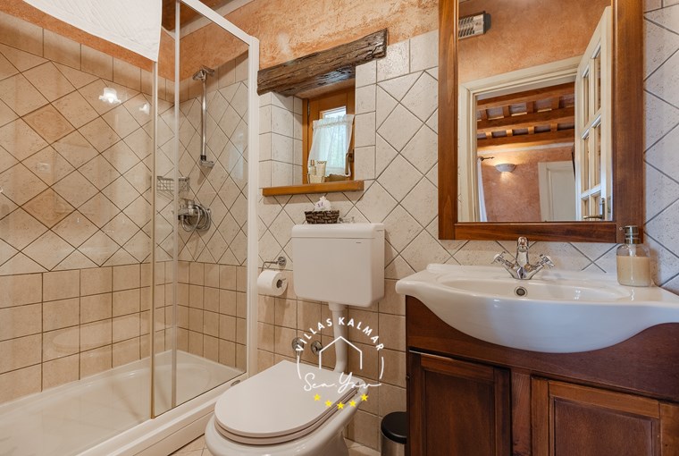 Modernes Badezimmer mit Dusche – Villa Gelci Istrien