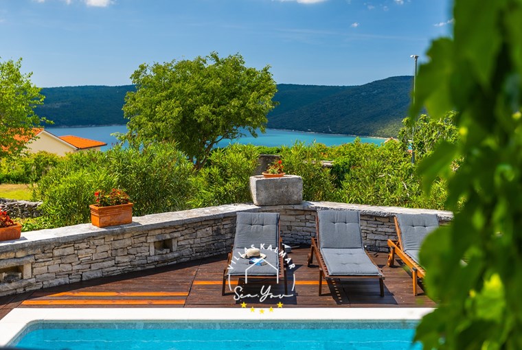 Villa Gelci Istrien – Privater beheizter Pool mit Meerblick