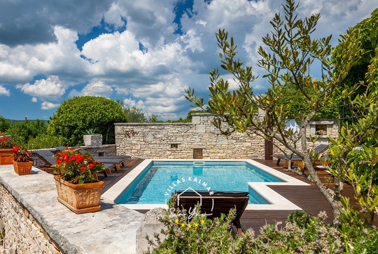 Mediterraner Garten mit Blick auf die Raša-Bucht – Villa Gelci