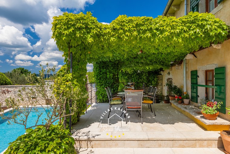Gepflegter mediterraner Garten – Villa Gelci Kroatien