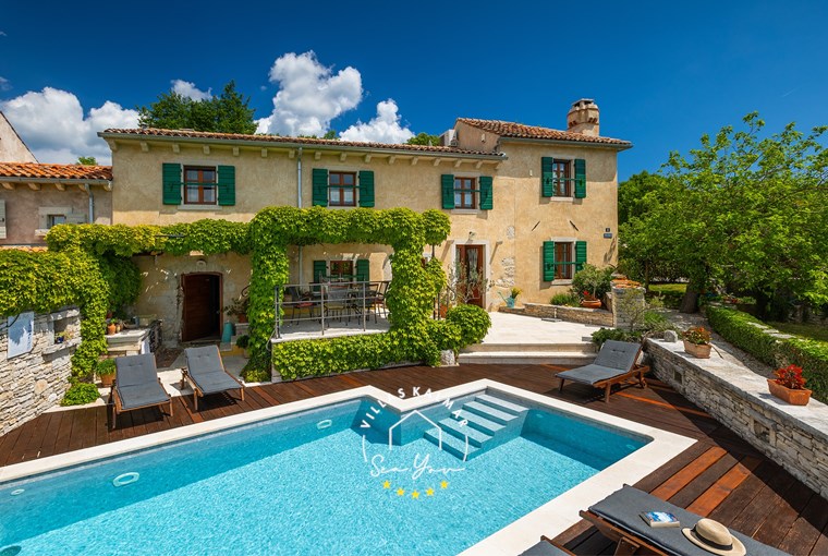Charmante Villa mit mediterannem Garten und Meerblick