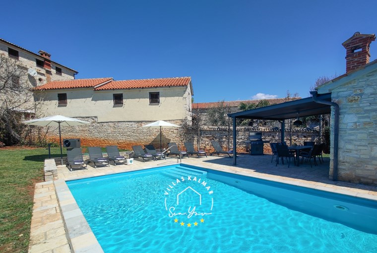 Private pool and garden of villa in Istria