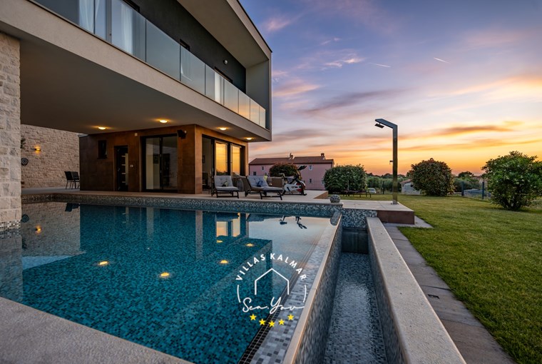 Moderne Villa mit privatem pool und Garten