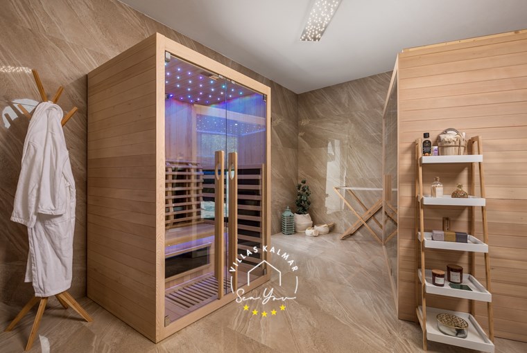 Villa Modruna wellness area with jacuzzi and two saunas