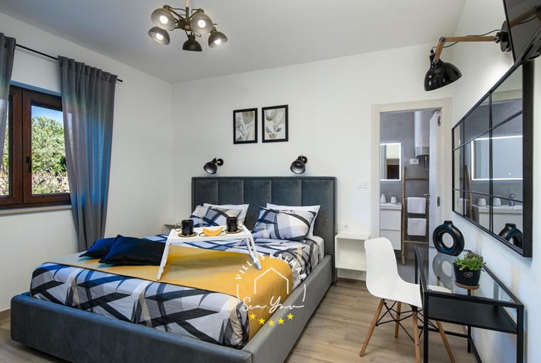 Schlafzimmer mit eigenem Bad – Villa Silentio Istrien