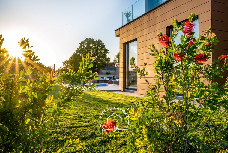 Beautiful garden of villa near Pula