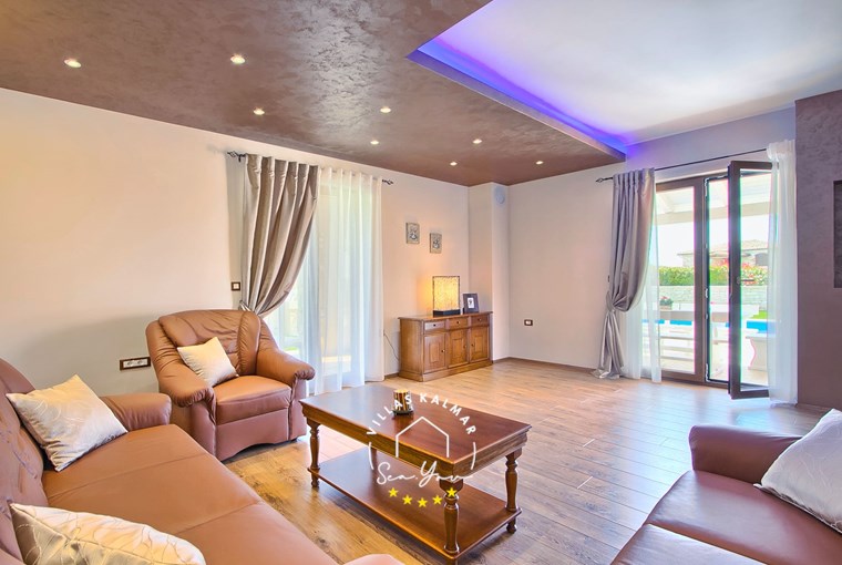 Villa Neo image 49 of 77