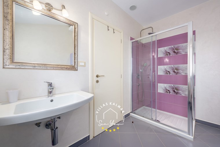 Villa Neo image 70 of 77