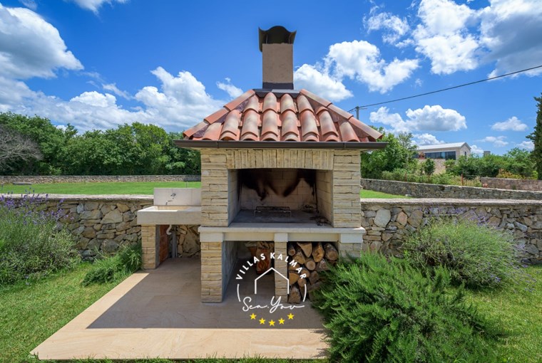 Villa Neo image 10 of 77