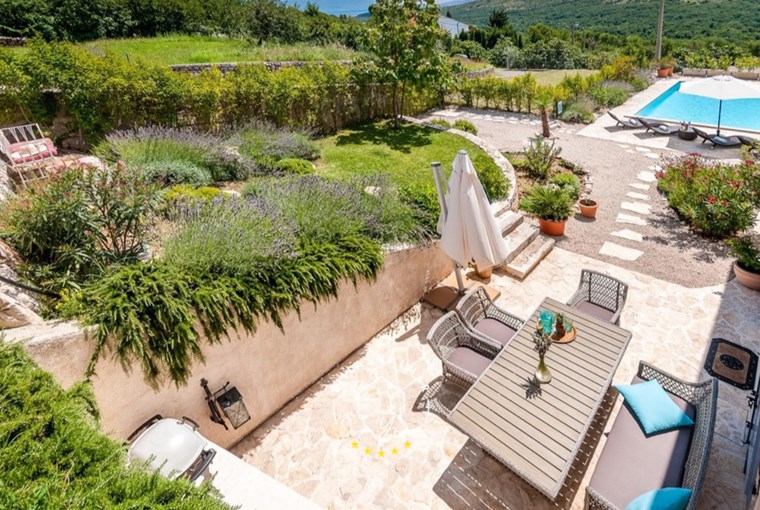 Terraced Mediterranean garden with aromatic herbs – Villa Amore Croatia