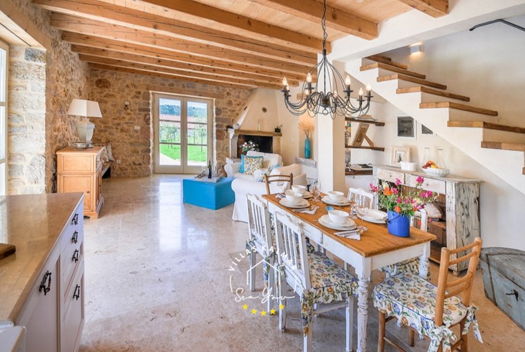 Open-plan living and dining area in traditional stone villa – Villa Amore