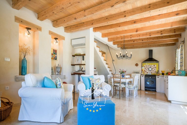 Fully equipped rustic kitchen for a relaxing holiday stay – Villa Amore