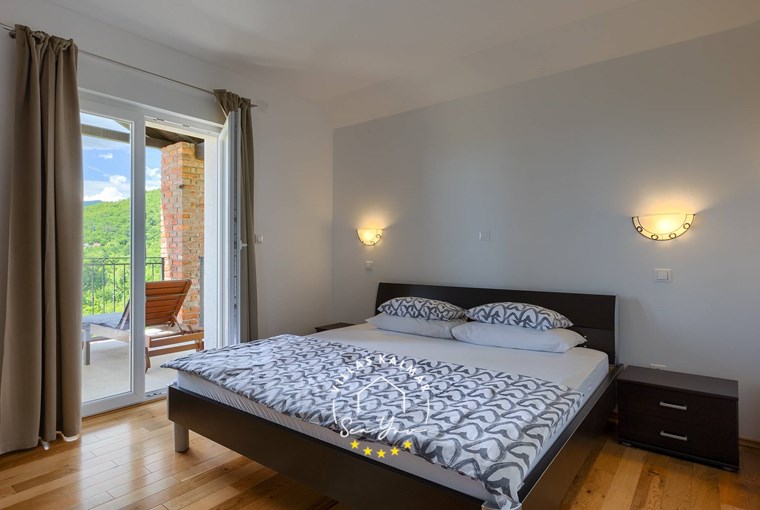 Airy bedroom with double bed and private terrace in Villa Angeli near Opatija