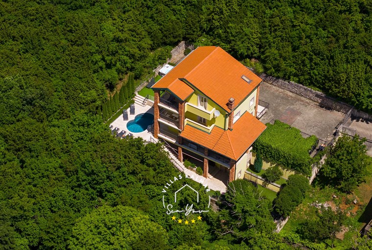 Villa Angeli with private pool surrounded by green nature near Opatija