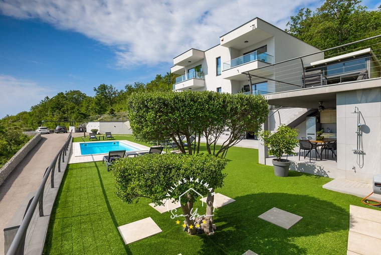 Luxury and modern Villa Lavinia with private outdoor pool and kitchen