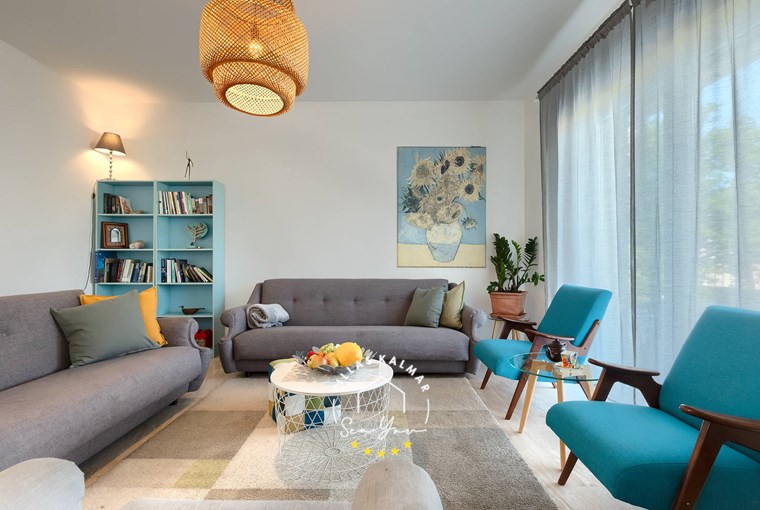 Comfortable and airy living room wih sofas and chairs in Villa Lovran