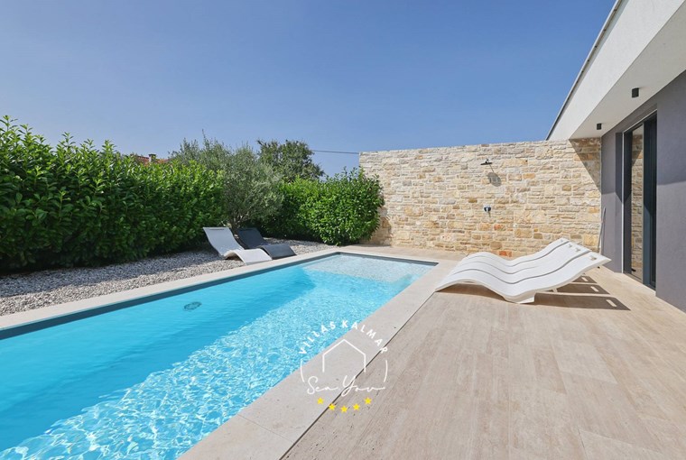 Private pool and sun loungers in luxurious villa K1 on the Island of Pasman